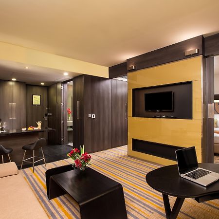 Novotel Kolkata Hotel And Residences Extérieur photo Suite at the hotel