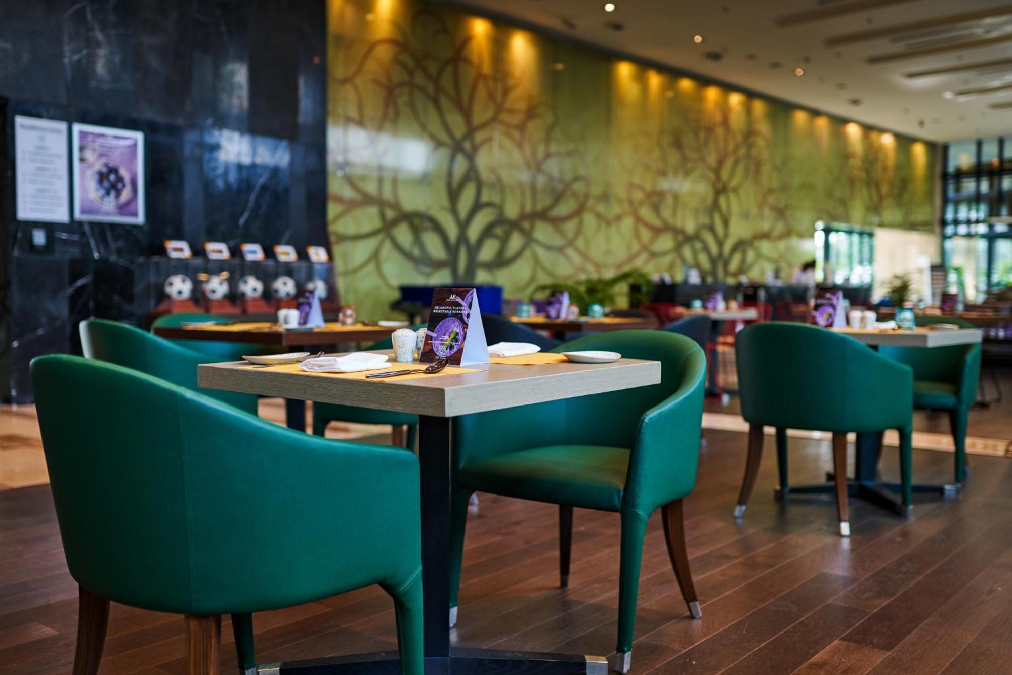 Novotel Kolkata Hotel And Residences Extérieur photo The restaurant