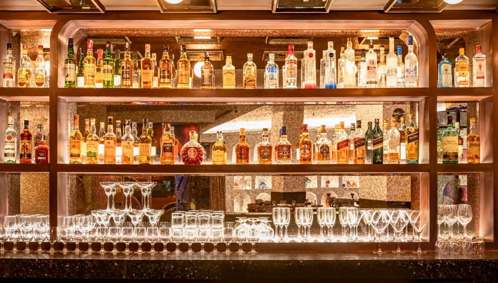 Novotel Kolkata Hotel And Residences Extérieur photo A selection of spirits