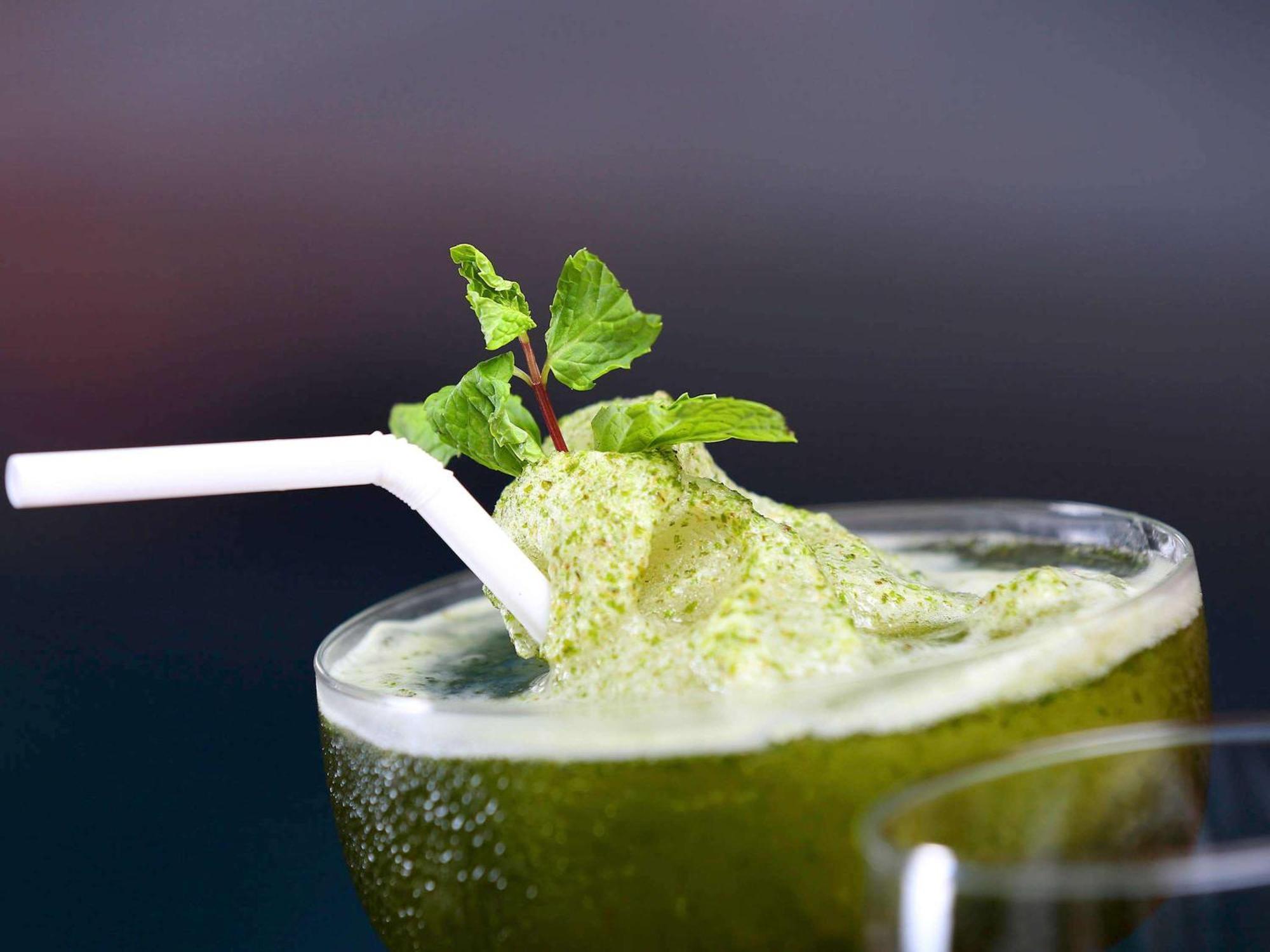 Novotel Kolkata Hotel And Residences Extérieur photo A matcha drink