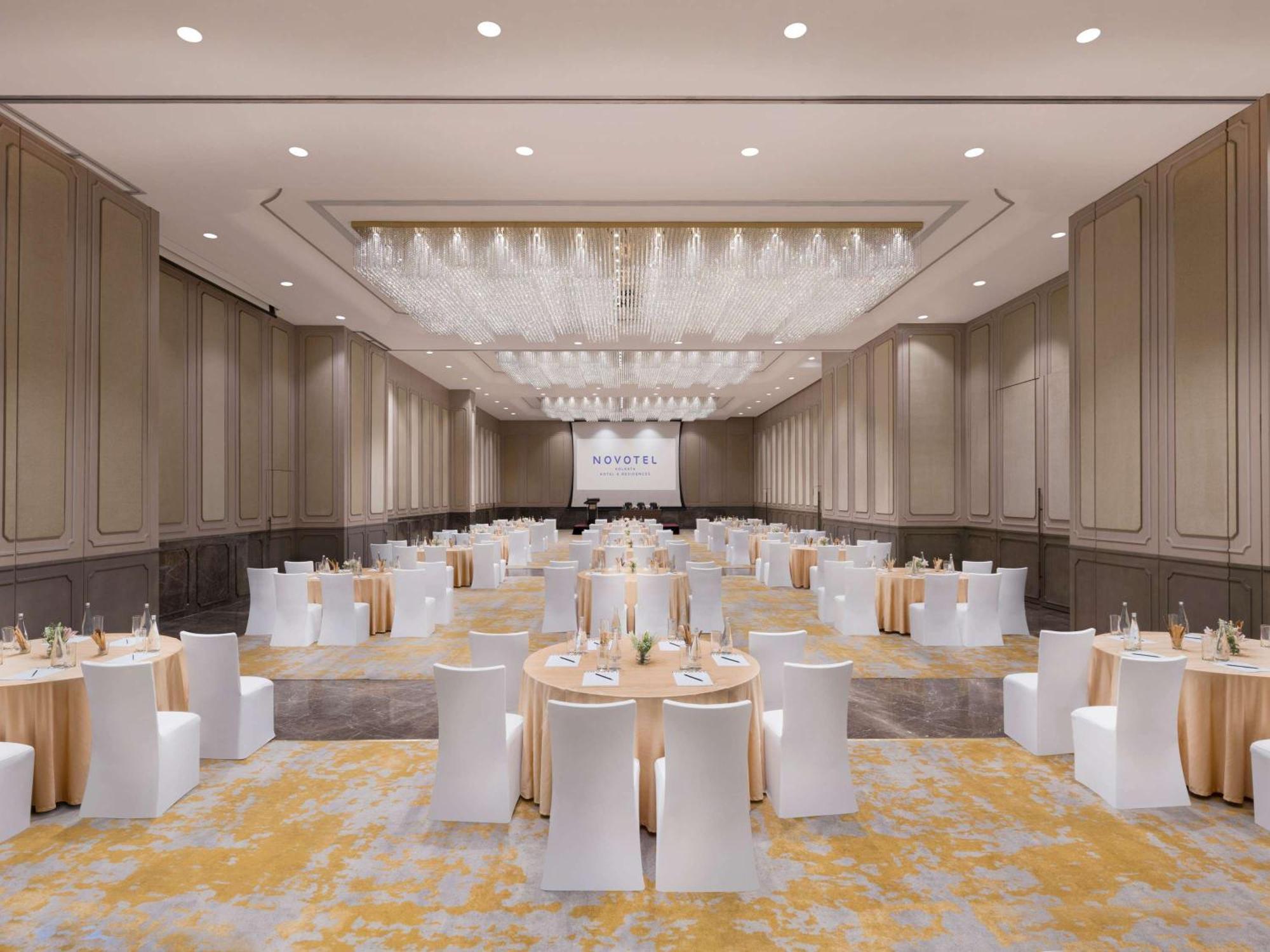 Novotel Kolkata Hotel And Residences Extérieur photo The Grand Ballroom
