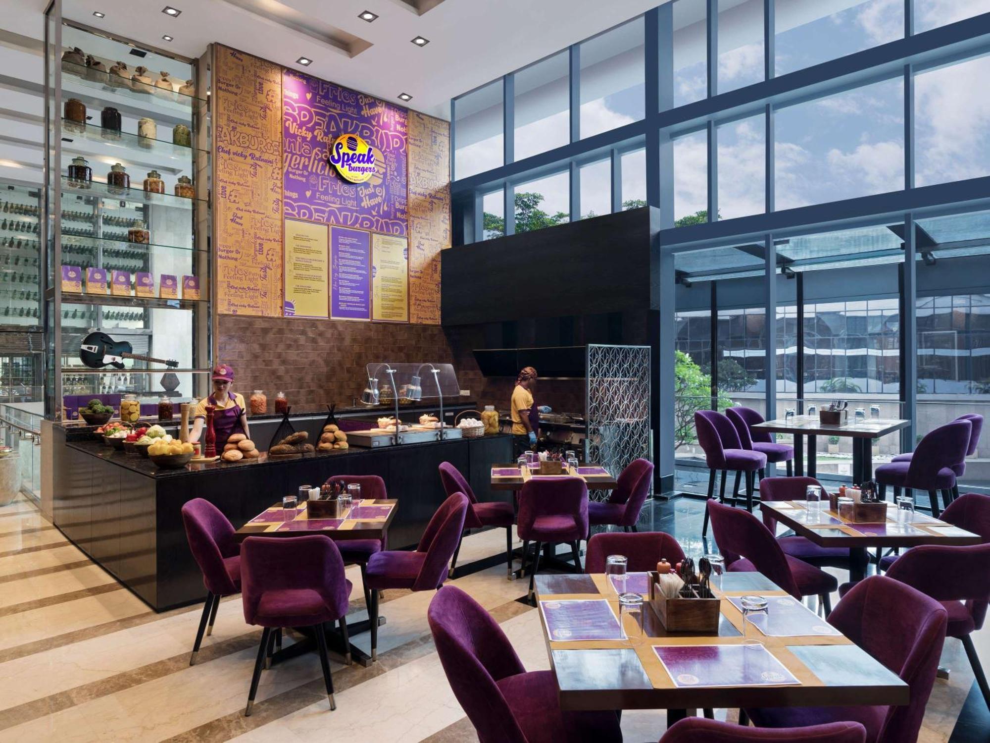 Novotel Kolkata Hotel And Residences Extérieur photo The interior of the restaurant