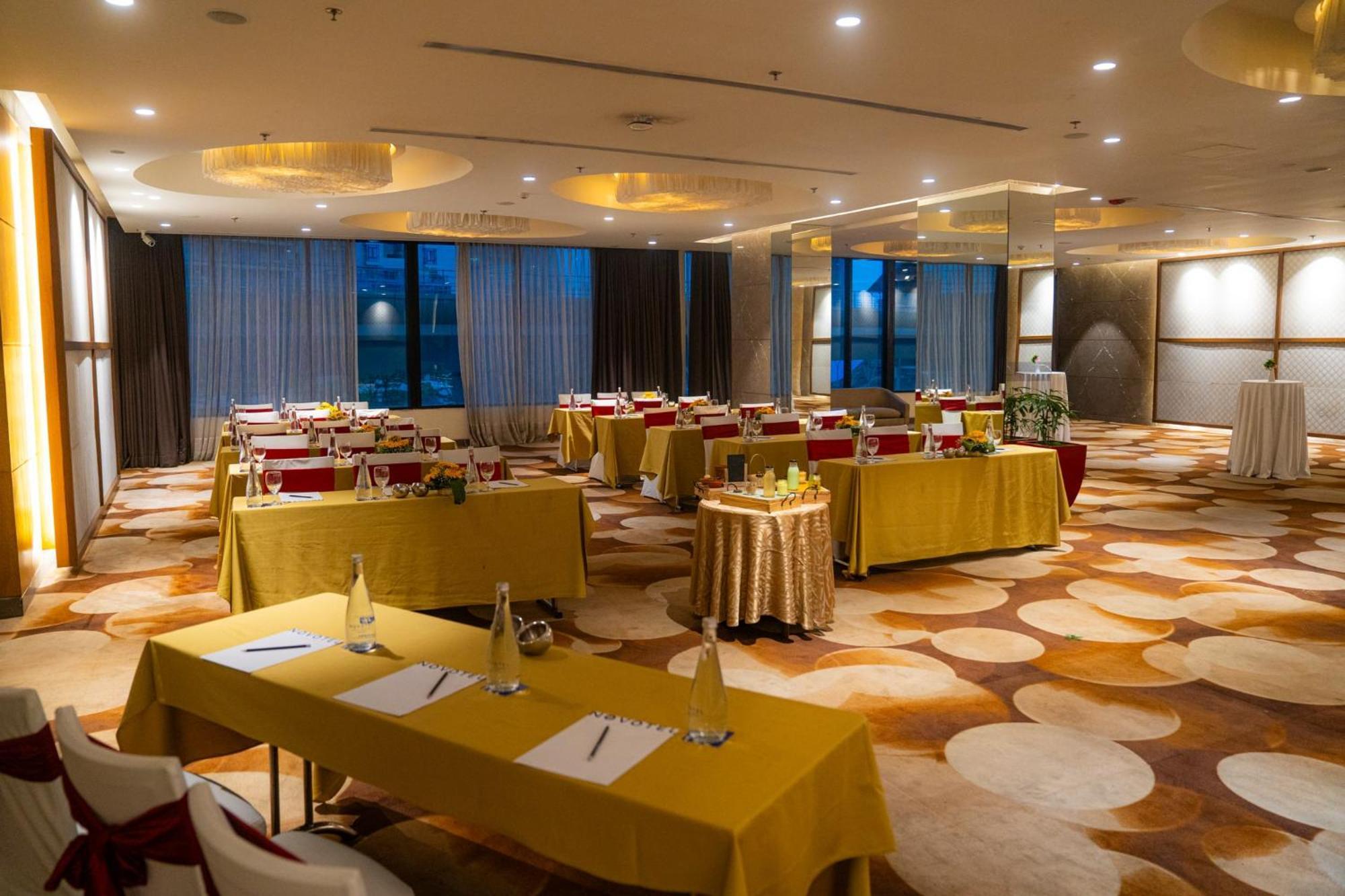 Novotel Kolkata Hotel And Residences Extérieur photo Meeting room